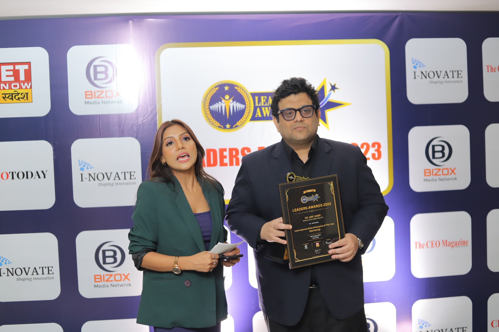 Dr Arif Habib receiving recognition at Leaders Awards 2023